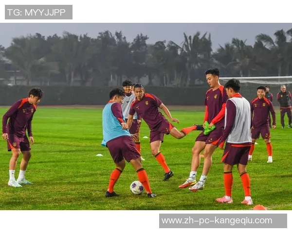 国足封闭训练三天教练组或将调整部分球员以提升战斗力